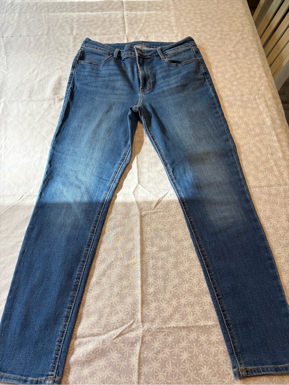 Old Navy Women's Skinny Jeans - Medium Blue Wash